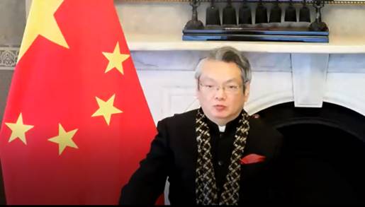 图片包含 游戏机, 男人, 男孩, 年轻描述已自动生成