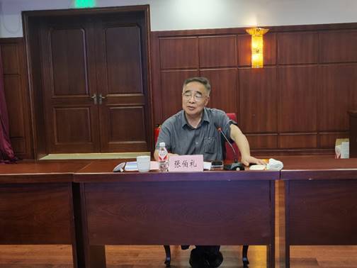 人在厨房里描述已自动生成