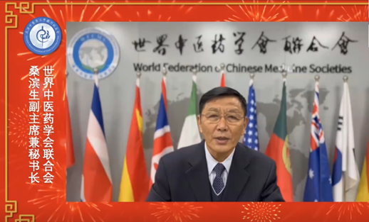 穿着西装笔挺的男子与配字描述已自动生成