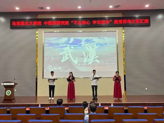 图片包含 室内, 桌子, 窗户, 前描述已自动生成