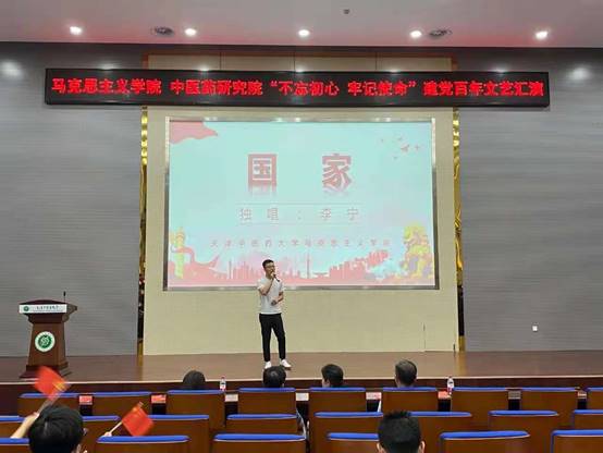 图片包含 室内, 房间, 前, 桌子描述已自动生成